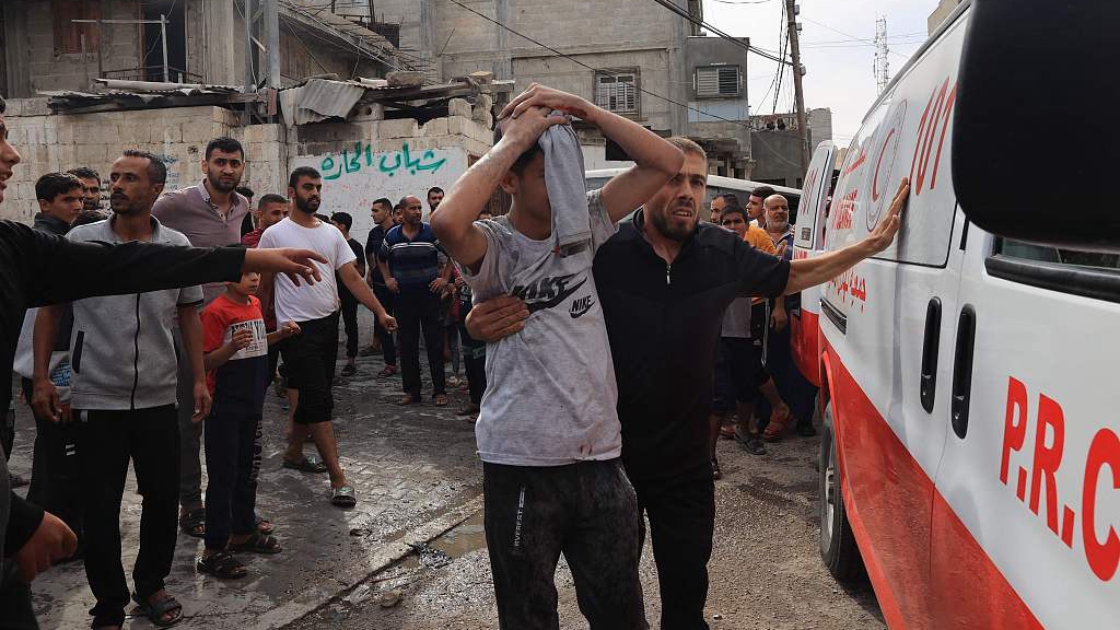 An injured man is taken to an ambulance following Israeli bombing on Rafah in the southern Gaza Strip, November 11, 2023. /CFP