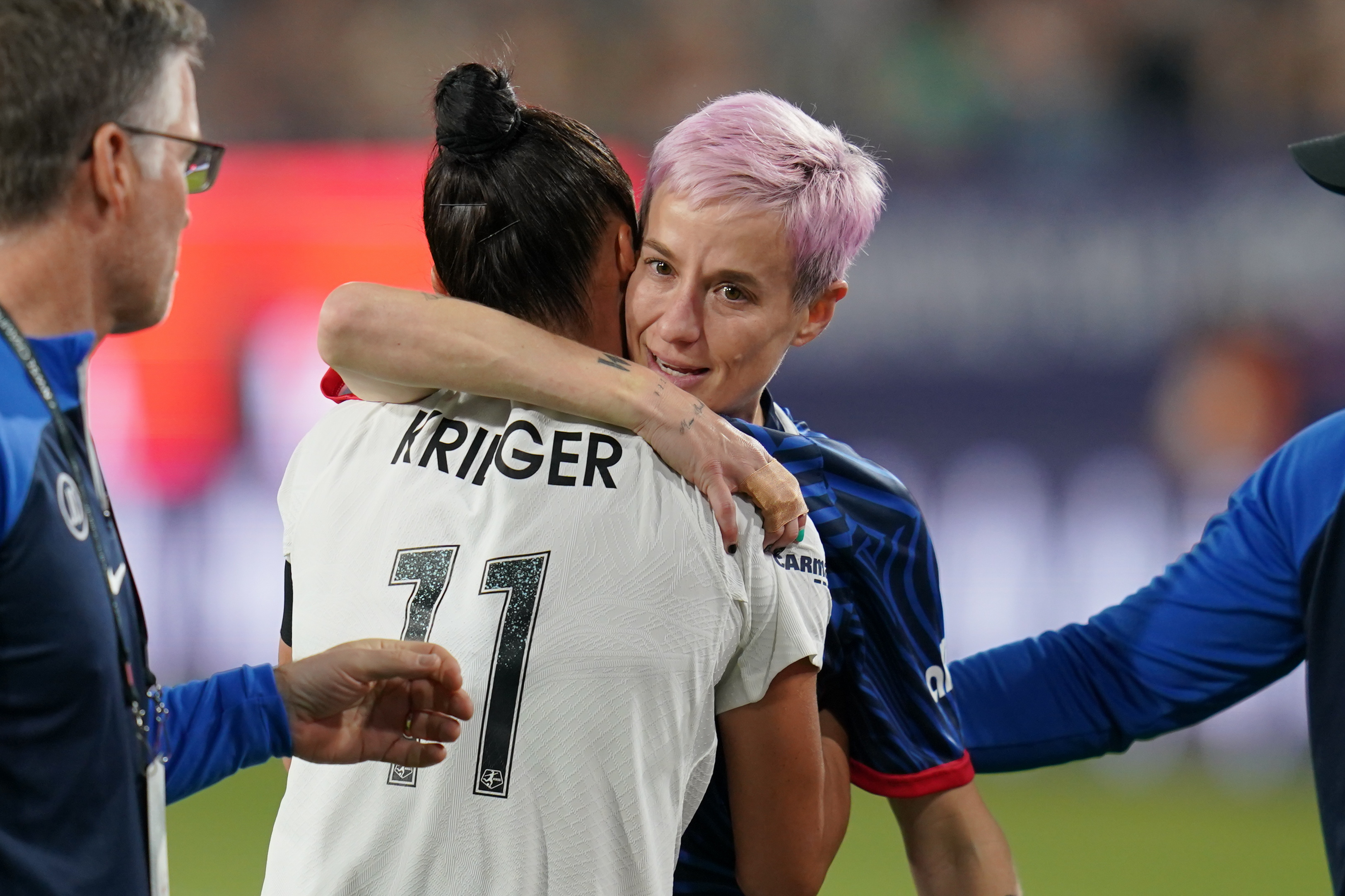 Megan Rapinoe (R) of the OL Reign hugs Ali Krieger of the NJ/NY Gotham after the National Women's Soccer League championship game at Snapdragon Stadium in San Diego, California, November 11, 2023. /CFP