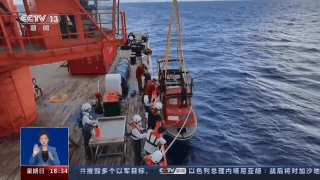 China's research icebreaker Xuelong 2 rescues a fishing boat and its four crew members in the waters off Papua New Guinea, November 11, 2023. /CMG