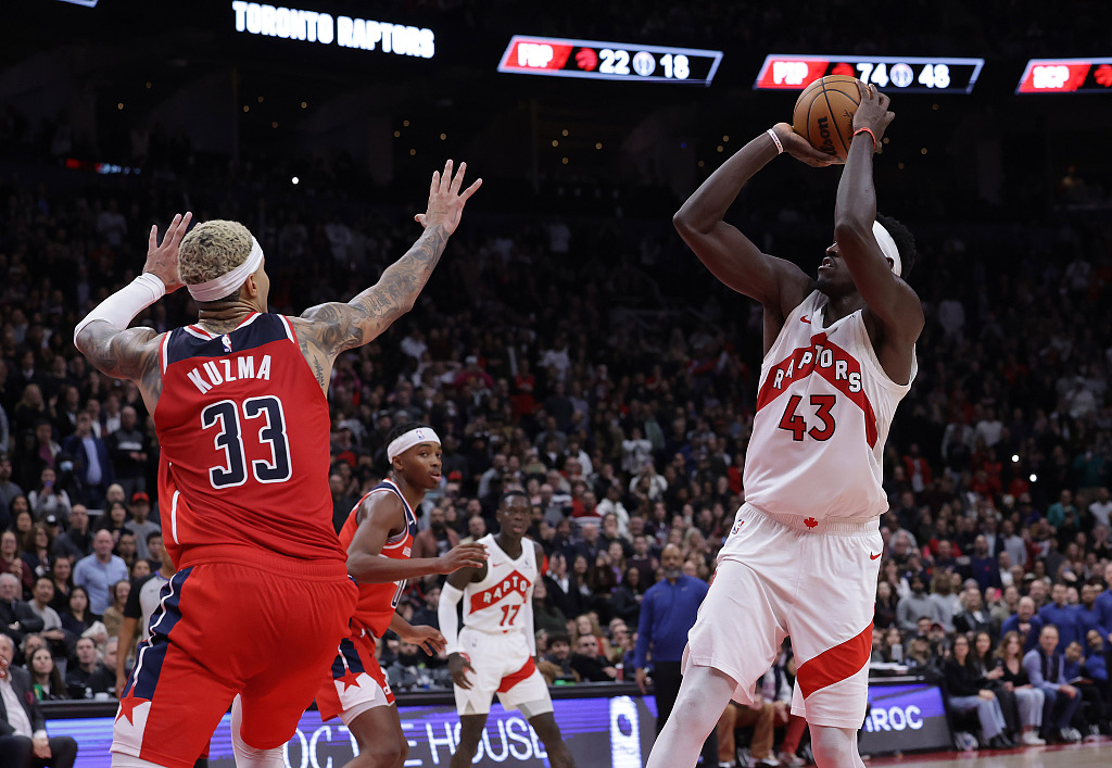 Pascal Siakam (#43) of the Toronto Raptors shoots in the game against the Washington Wizards at Scotiabank Arena in Toronto, Canada, November 13, 2023. /CFP