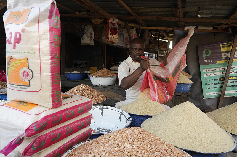 A man sells food at a market in Lagos, Nigeria, February 7, 2023. /CFP