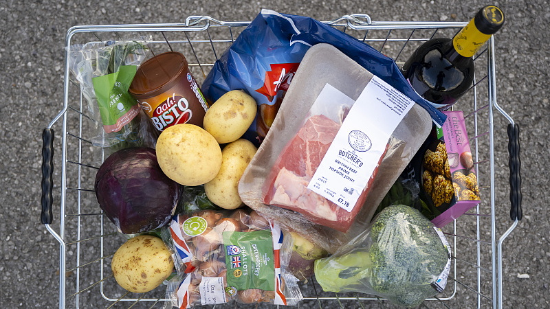 A basket of shopping filled with produce used in a traditional Sunday roast dinner is displayed in Cardiff, Wales, the UK, October 23, 2022. /CFP