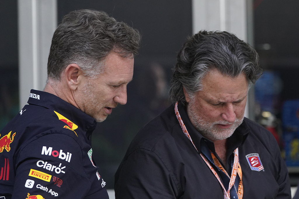 Red Bull Racing team principal Christian Horner (L) talks with Michael Andretti after the qualifying sessions for the F1 Miami Grand Prix in Miami, U.S., May 7, 2022. /CFP