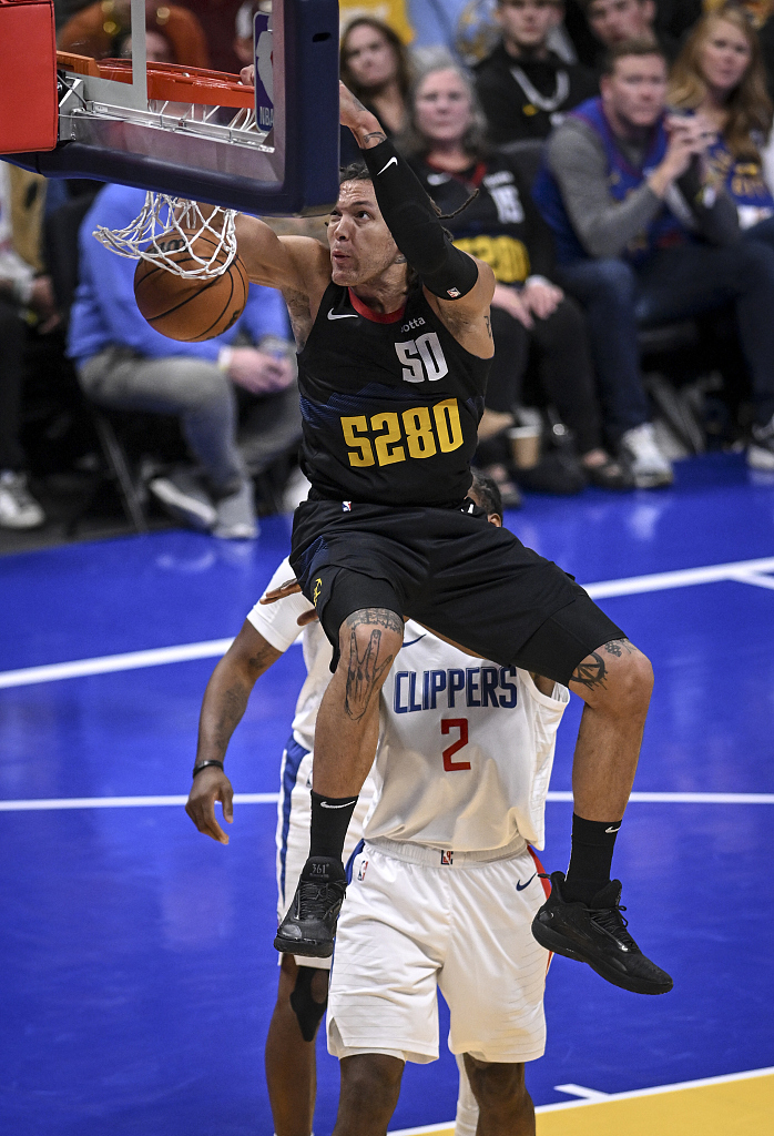 Aaron Gordon (#50) of the Denver Nuggets dunks in the game against the Los Angeles Clippers at Ball Arena in Denver, Colorado, November 14, 2023. /CFP