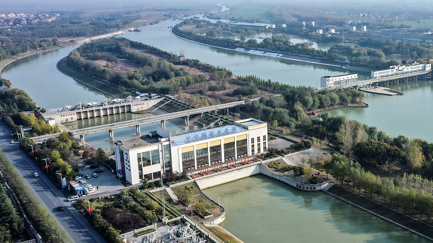 The Taierzhuang pumping station on the eastern route of China's South-to-North Water Diversion Project starts to divert water in Zaozhuang City, east China's Shandong Province, November 14, 2023. /CFP