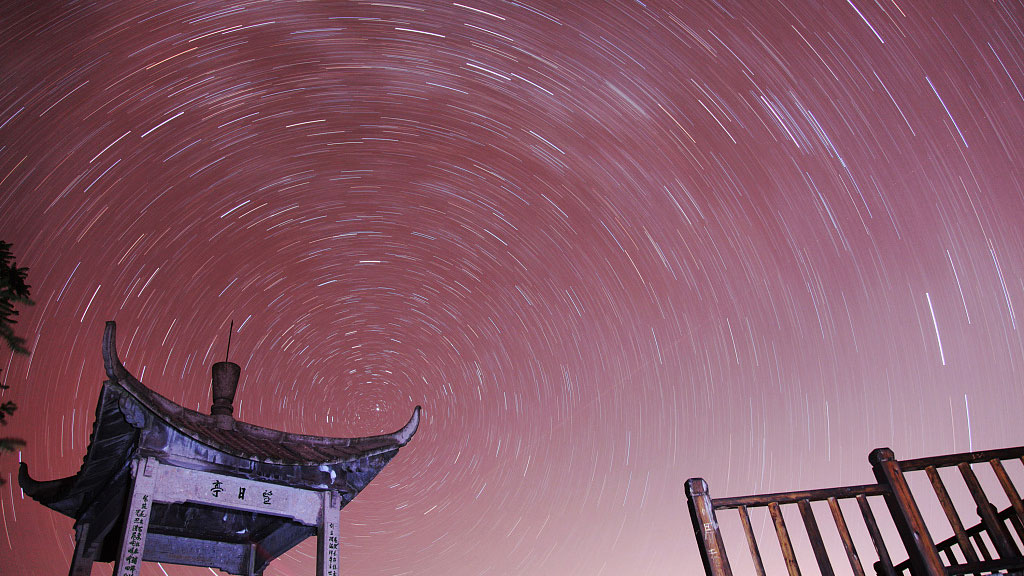 The Leonid meteor shower is seen at Goulou Peak, Hengyang City, central China's Hunan Province, November 17, 2012. /CFP