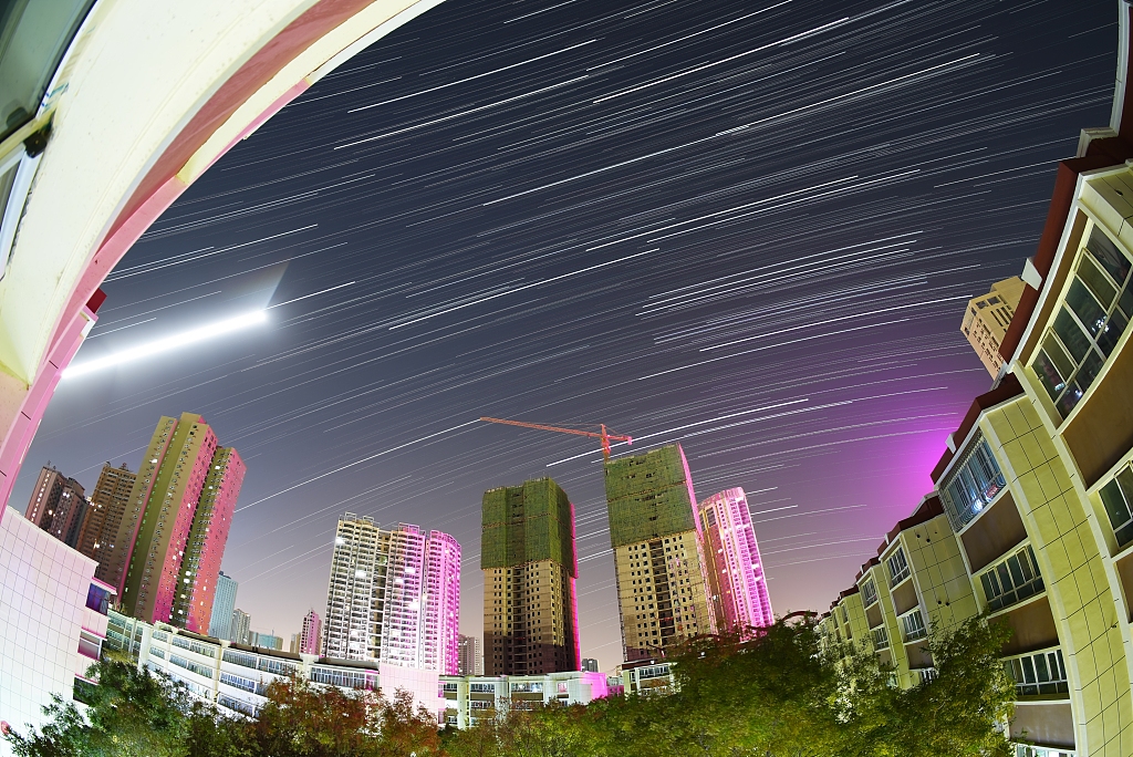 The Leonid meteor shower is seen above Korla City, northwestern China's Xinjiang Uygur Autonomous Region, November 18, 2022. /CFP