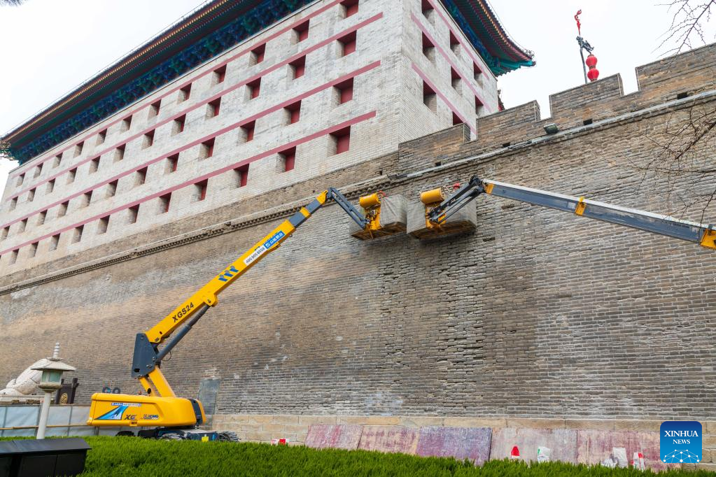Workers conduct repair works at the ancient city wall in Xi'an, northwest China's Shaanxi Province, March 5, 2022. /Xinhua