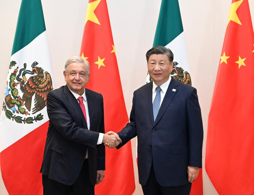 Chinese President Xi Jinping meets with Mexican President Andres Manuel Lopez Obrador in San Francisco, the United States, November 16, 2023. /Xinhua
