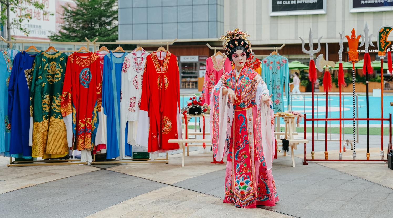 A Chinese opera performer is seen promoting theatrical art on the street in Shenzhen. /Photo provided to CGTN