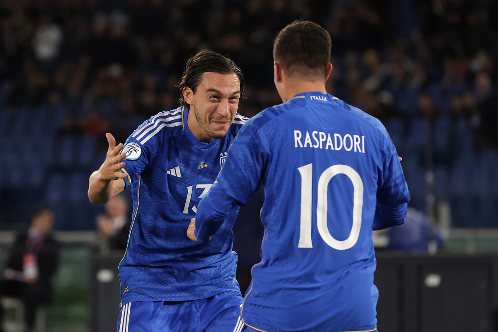 Matteo Darmian (L) of Italy celebrates with teammate Giacomo Raspadori after breaking the deadlock during their clash with North Macedonia at Stadio Olimpico in Rome, Italy, November 17, 2023. /CFP