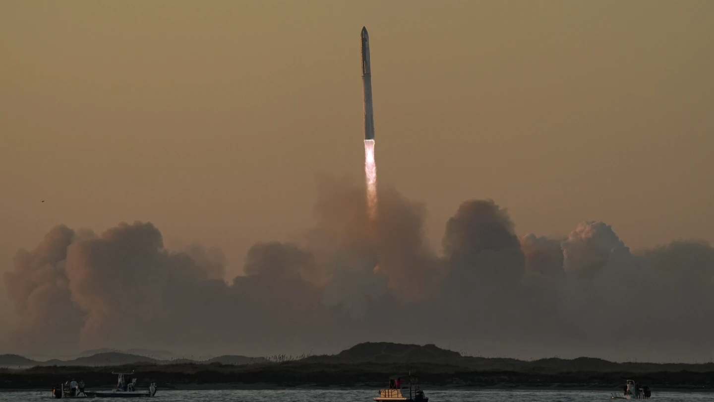 SpaceX's mega rocket Starship blasted off from Starbase in Boca Chica, Texas, November 18, 2023. /AP