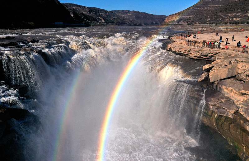 A double rainbow appears above the Hukou Waterfall on the Yellow River in Linfen City, Shanxi Province, November 17, 2023. /CFP