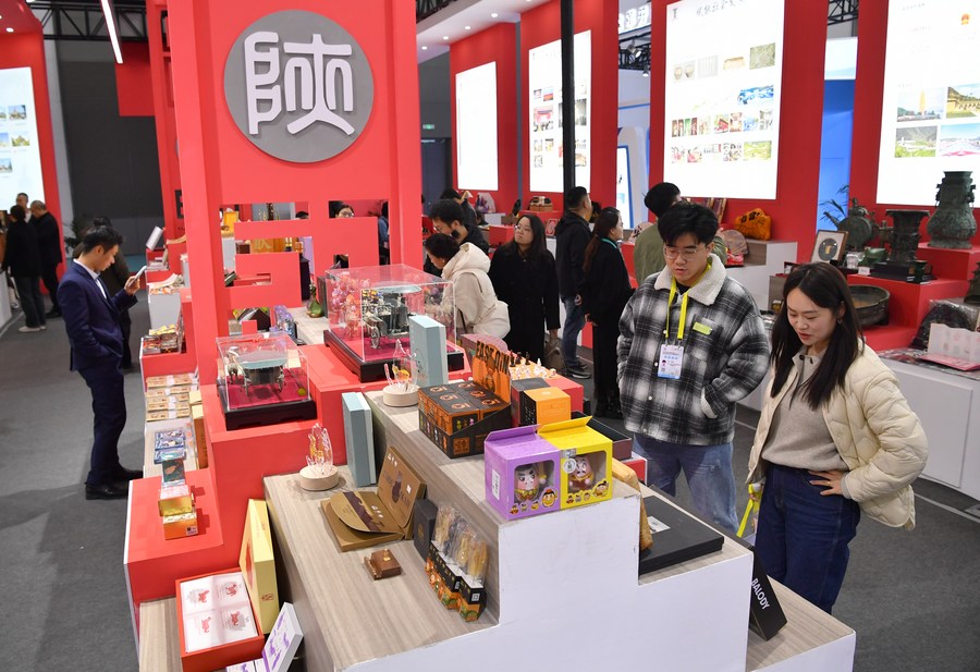 Visitors view cultural and creative products at the booth of northwest China's Shaanxi Province during the Seventh Silk Road International Exposition in Xi'an City of Shaanxi, November 16, 2023. /Xinhua