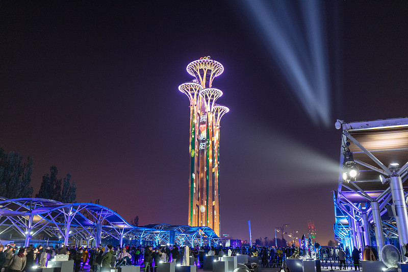 A series of artistic light installations are on display in the Chaoyang district of Beijing to create a series of nighttime light shows, November 18, 2023. /CFP