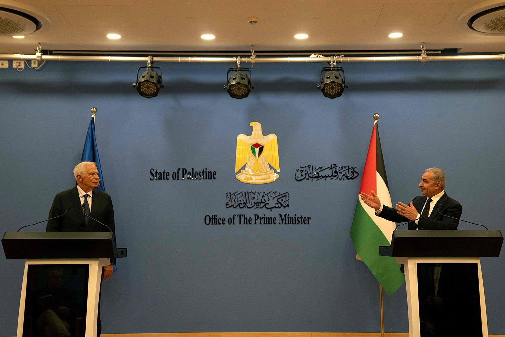 European Union foreign policy chief Josep Borrell (L) and Palestinian Prime Minister Mohammad Shtayyeh hold a joint press conference in the occupied West Bank city of Ramallah on November 17, 2023. /CFP