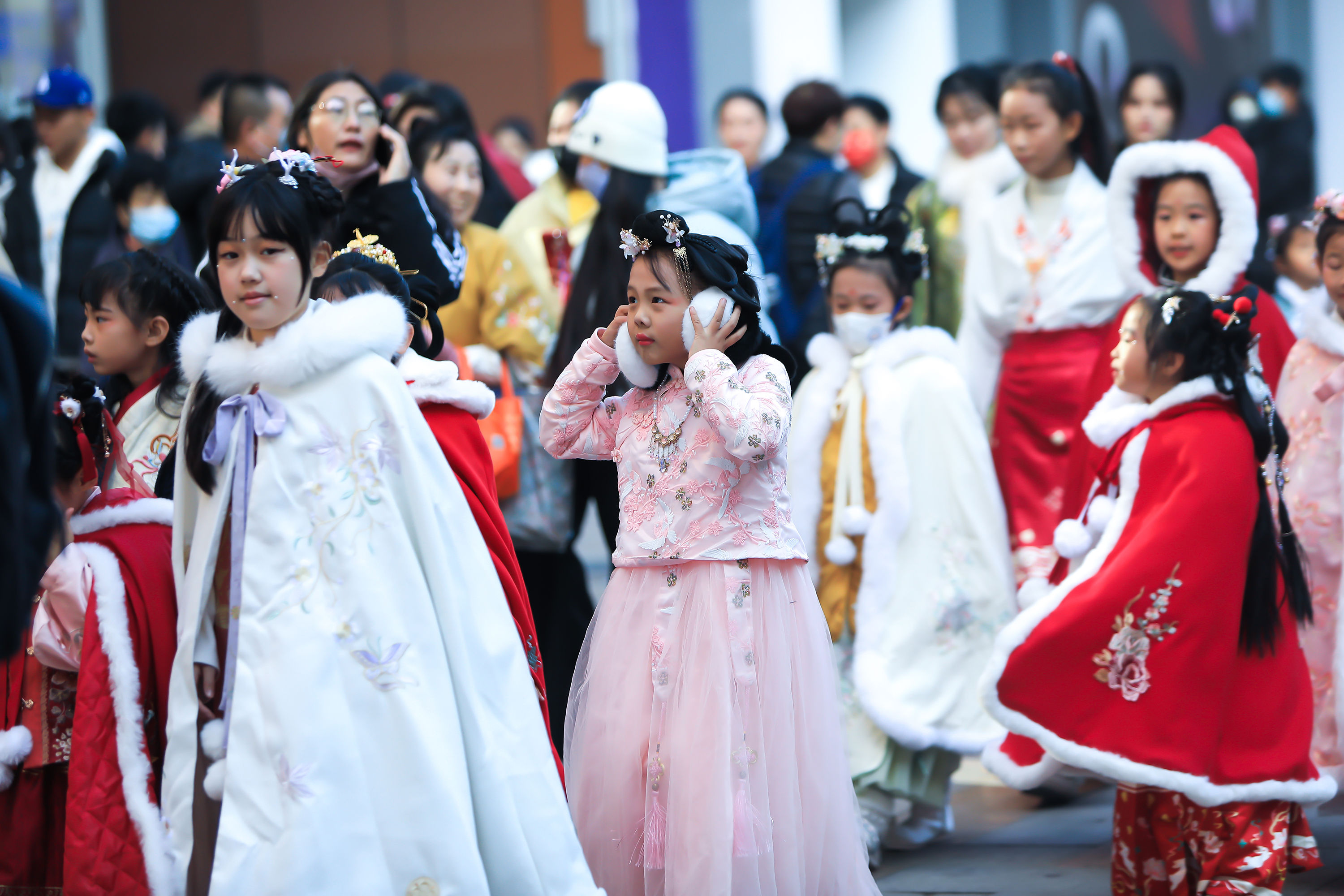 Hanfu enthusiasts take part in a parade in Shenyang, Liaoning Province, during an annual hanfu-themed festival on November 18, 2023. /IC