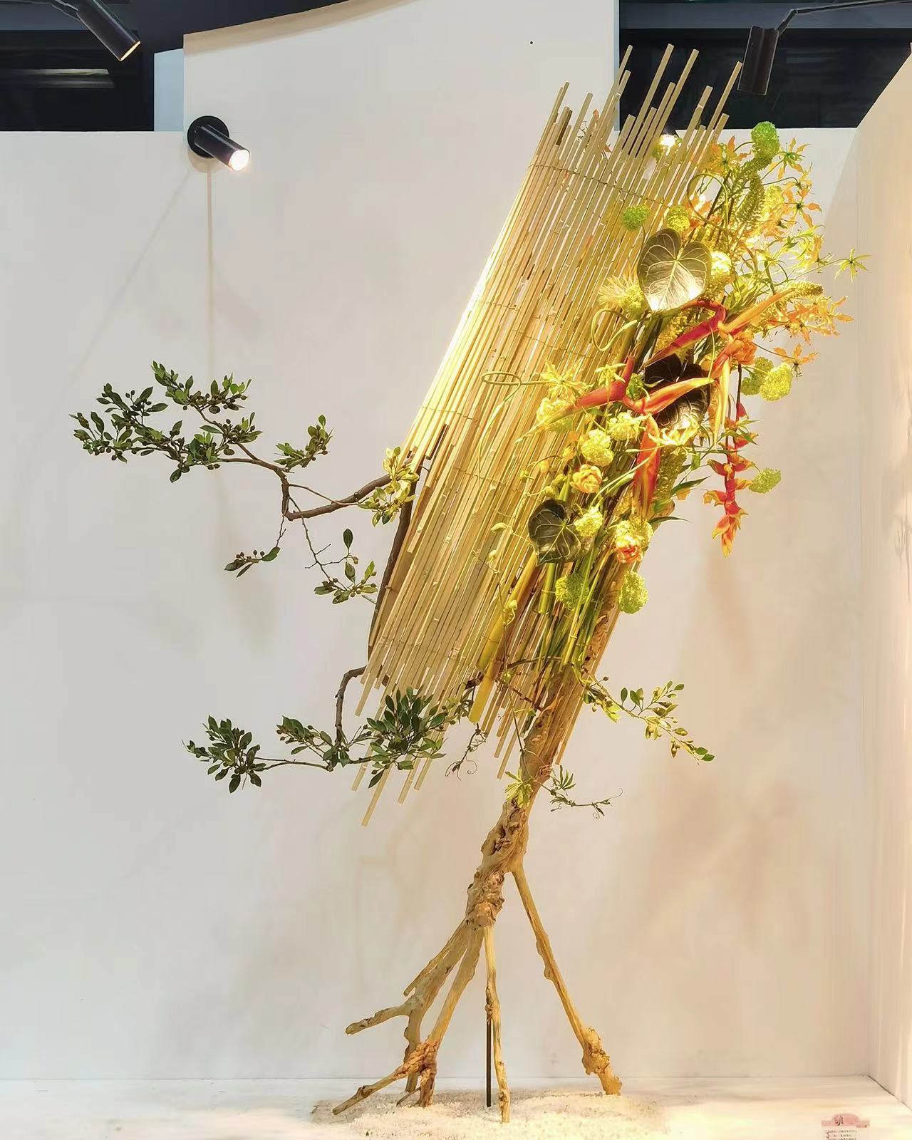 A flower-arranging work by Pan Shenhan. /Photo provided to CGTN