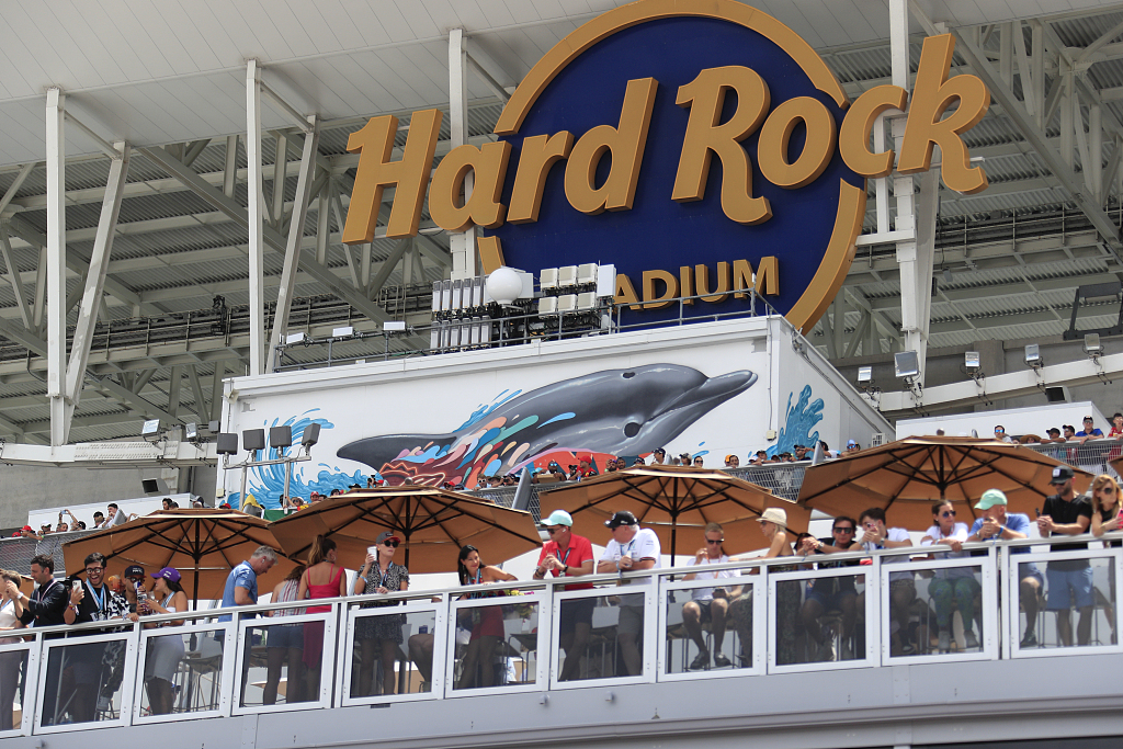 Fans watch pre-race activities under the Hard Rock Stadium logo before the F1 Grand Prix in Miami Gardens, U.S., May 8, 2022. /CFP
