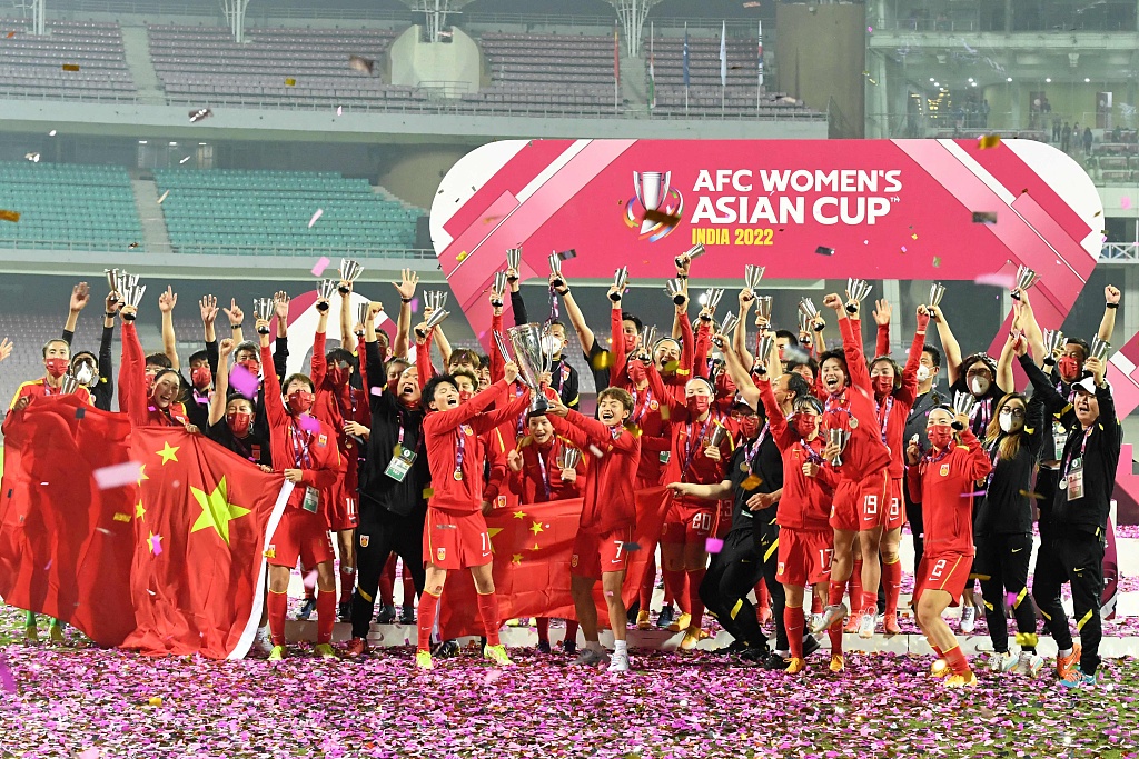 China players celebrate with the trophy after their win in the Women's Asian Cup in Mumbai, India, February 6, 2022. /CFP