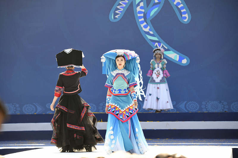 Models dressed in the traditional costumes of the Buyi ethnic group take to the stage at a cultural event in Ceheng County, Guizhou Province, November 20, 2023. /CFP