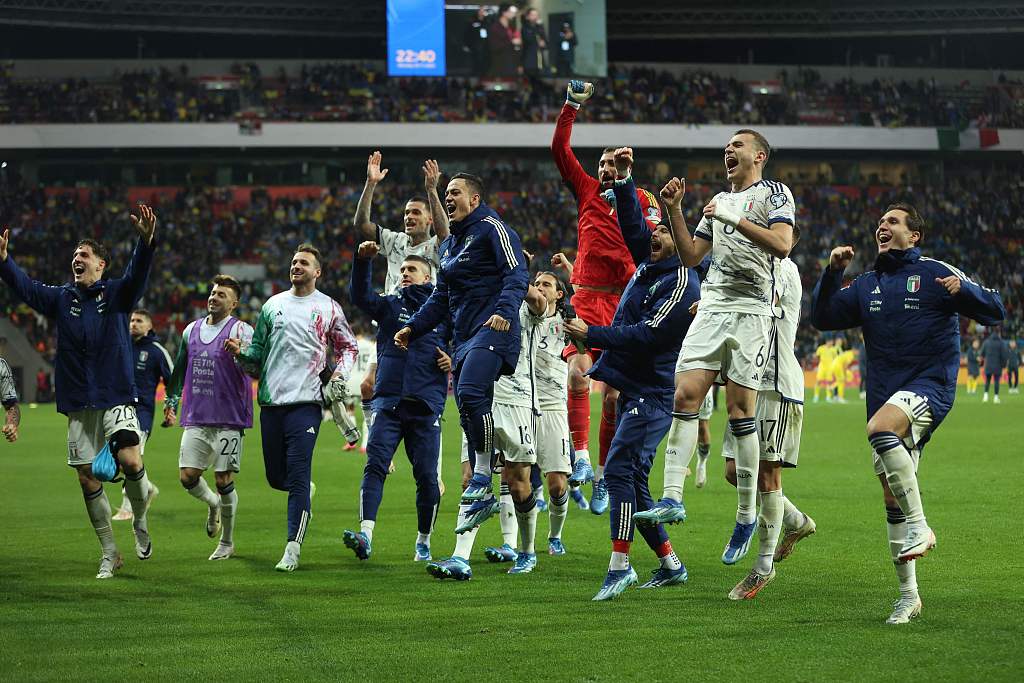 Italy's players react after the final whistle of their clash with Ukraine at the football stadium BayArena in Leverkusen, Germany, November 20, 2023. /CFP