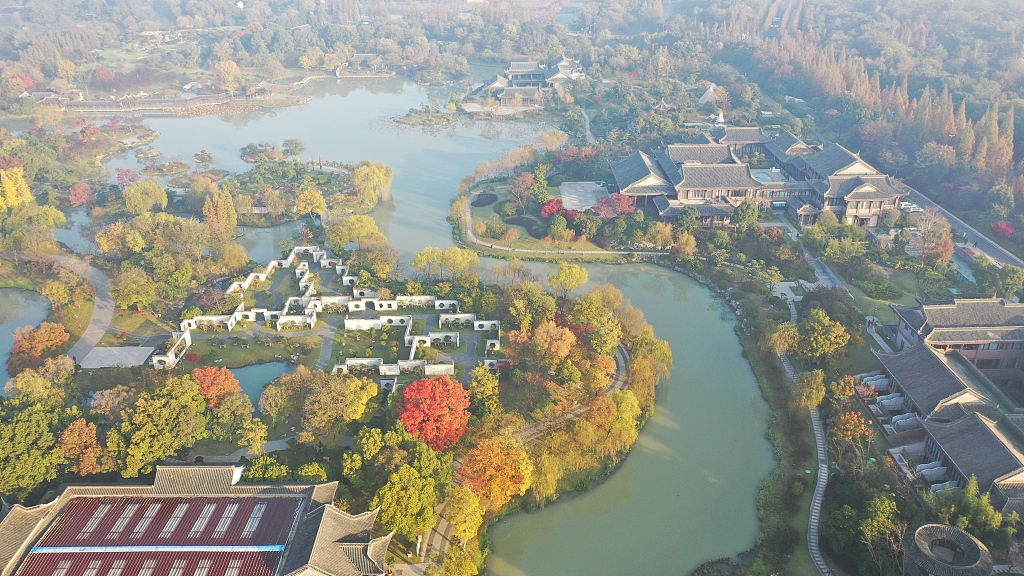 An aerial photo taken on November 21, 2023, shows the ancient gardens and pavilions at the Slender West Lake scenic area in Yangzhou, Jiangsu Province. /CFP