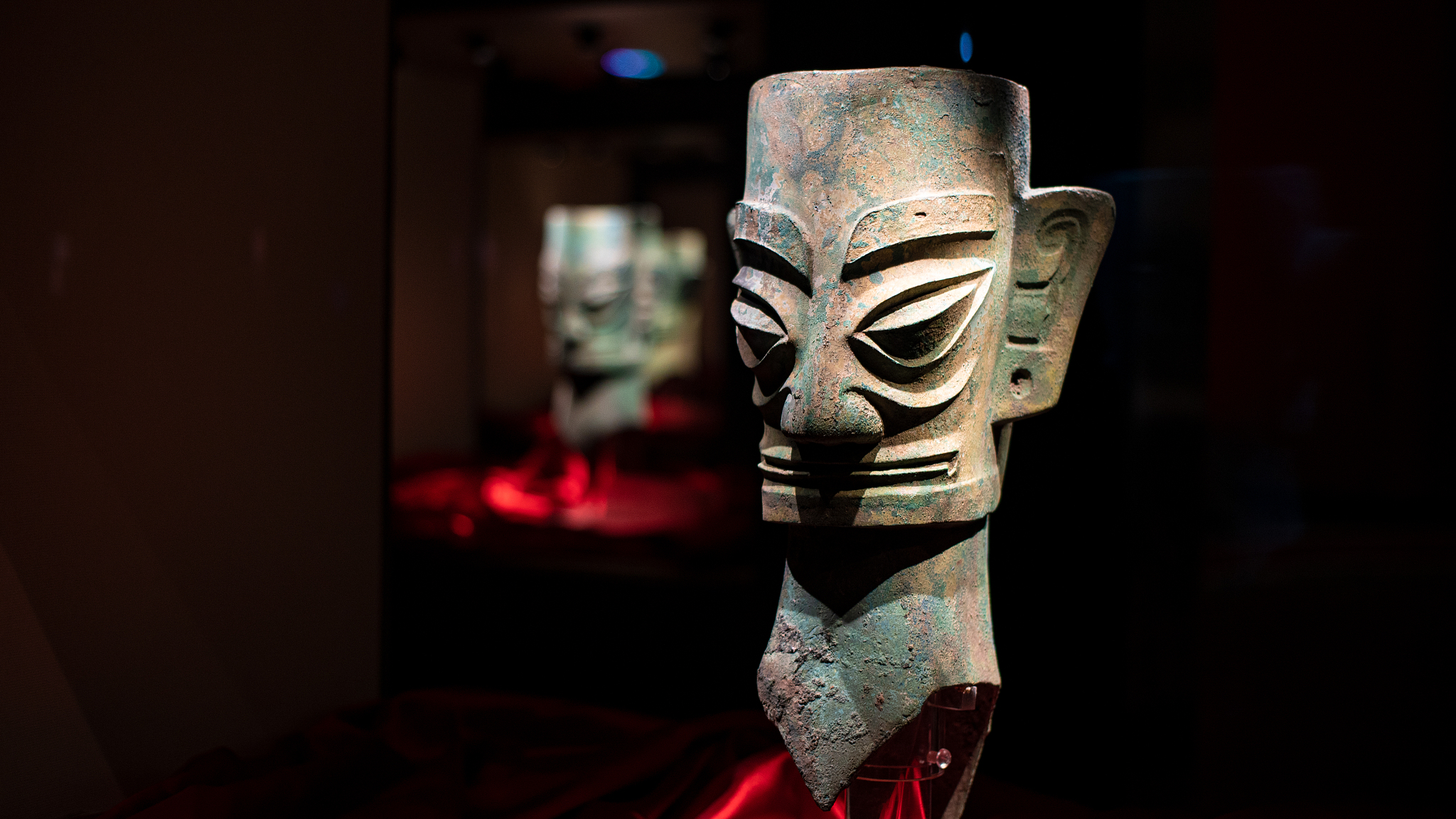 A bronze mask displayed at the Sanxingdui Museum in Guanghan in southwest China's Sichuan Province. /CFP