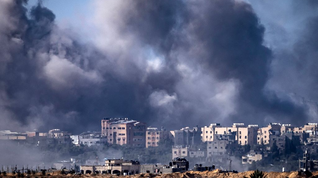 Smoke billowing during an Israeli bombardment near Sderot along the Israeli border with the Gaza Strip, Palestine, November 21, 2023. /CFP