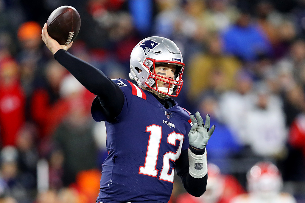 Quarterback Tom Brady of the New England Patriots passes in the game against the Kansas City Chiefs at Gillette Stadium in Foxborough, Massachusetts, December 8, 2019. /CFP 