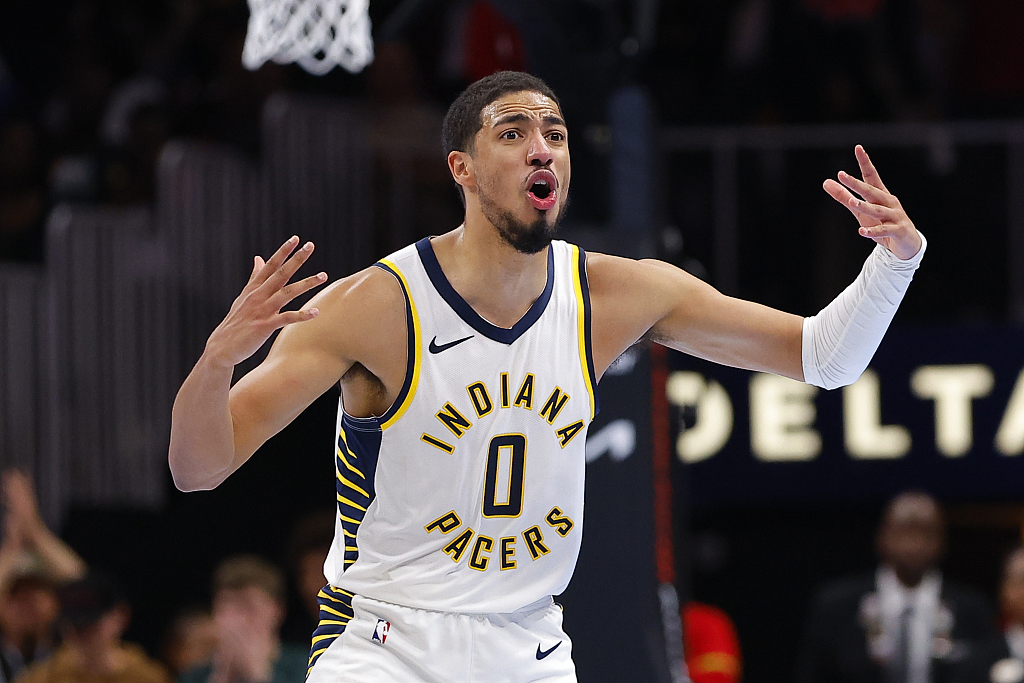 Tyrese Haliburton of the Indiana Pacers looks on in the game against the Atlanta Hawks at State Farm Arena in Atlanta, Georgia, November 21, 2023. /CFP