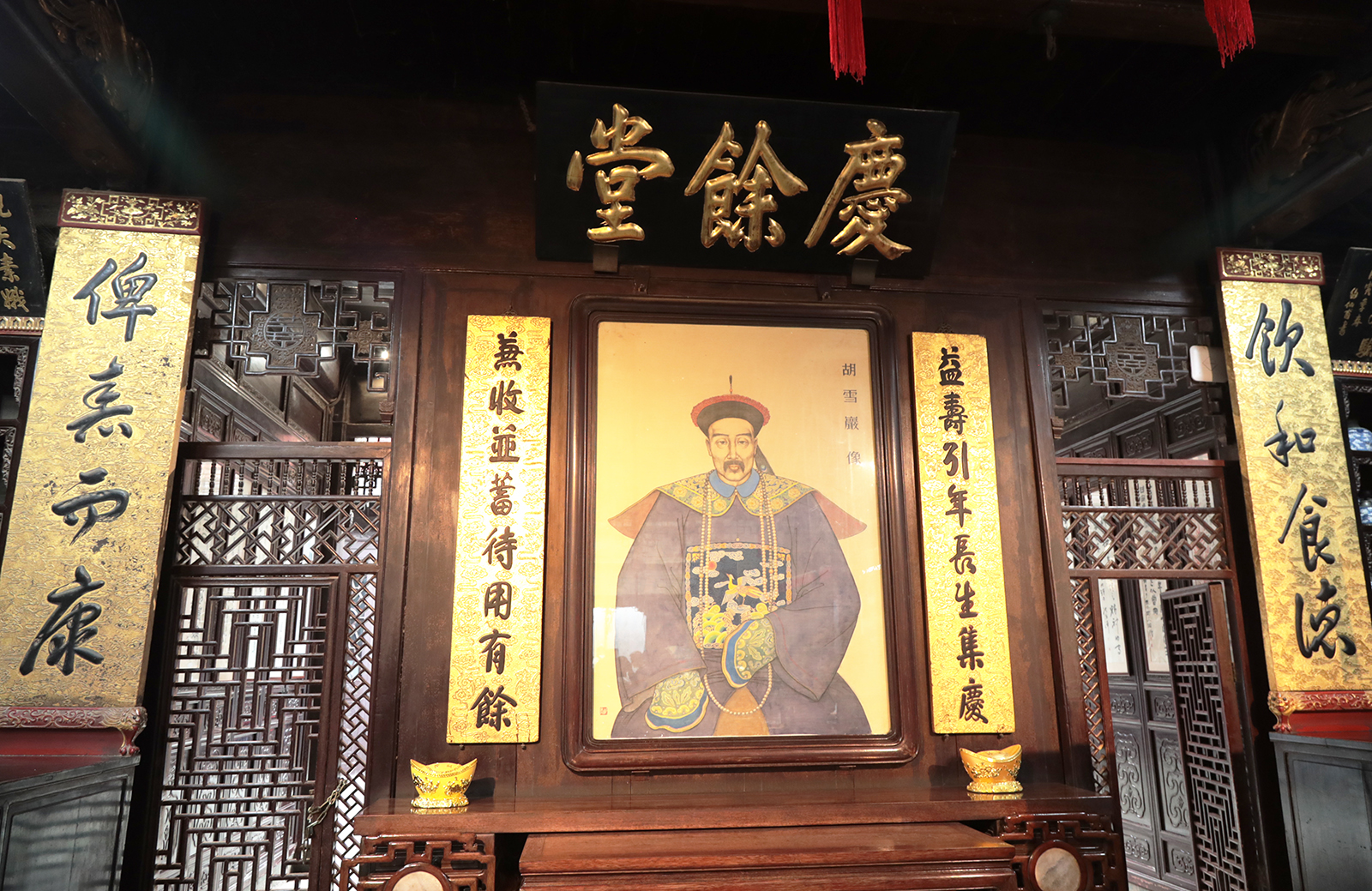 A painting of Hu Xueyan, the founder of the Hu Qingyutang Pharmacy, is seen at the Hu Qingyutang Chinese Medicine Museum on Qinghefang Street in Hangzhou, Zhejiang Province. /CGTN
