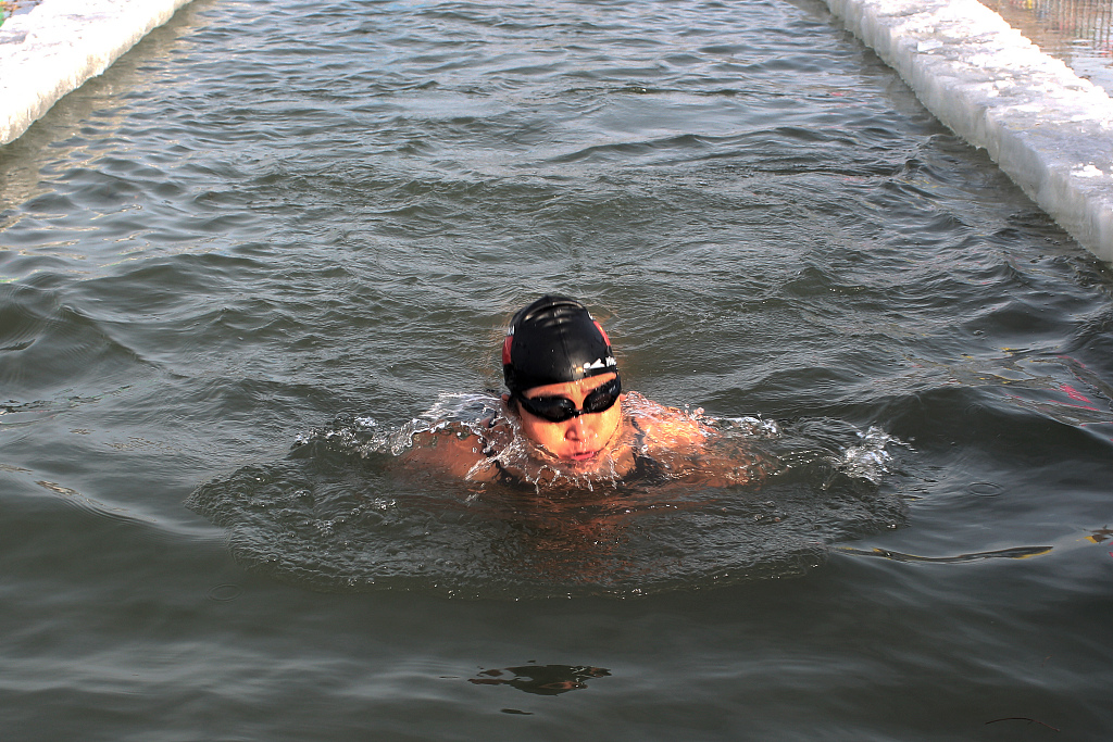 Winter swimming enthusiast take the plunge at the swimming training base in Daqing, Heilongjiang Province, November 21, 2023. /CFP