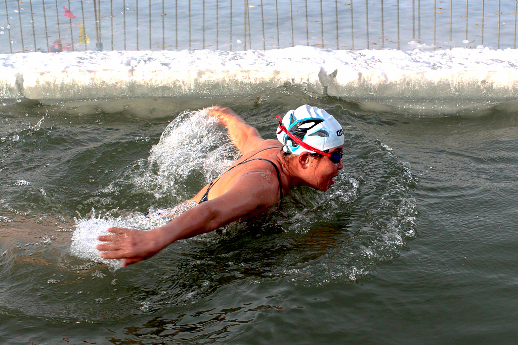 Winter swimming enthusiast take the plunge at the swimming training base in Daqing, Heilongjiang Province, November 21, 2023. /CFP
