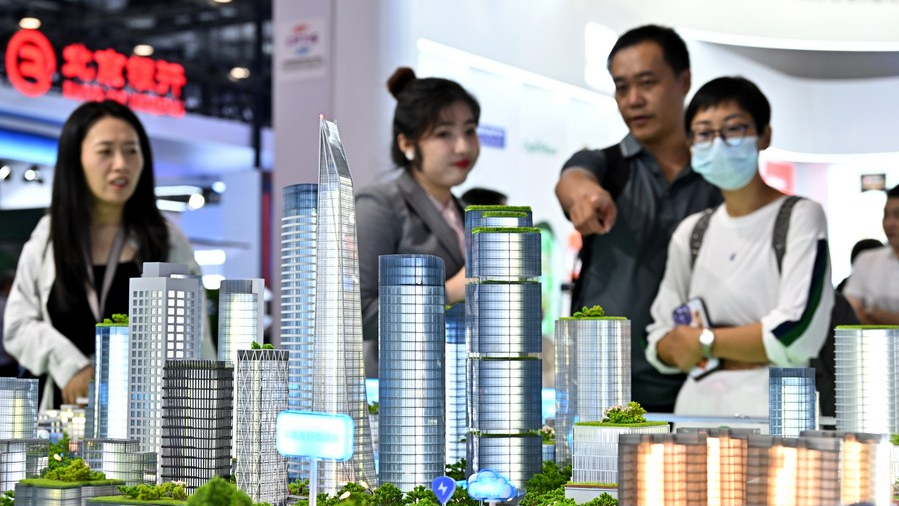 Visitors look at a sandbox model of smart city solution at the environmental services exhibition of the 2023 China International Fair for Trade in Services (CIFTIS) in Beijing, China, September 2, 2023. /Xinhua