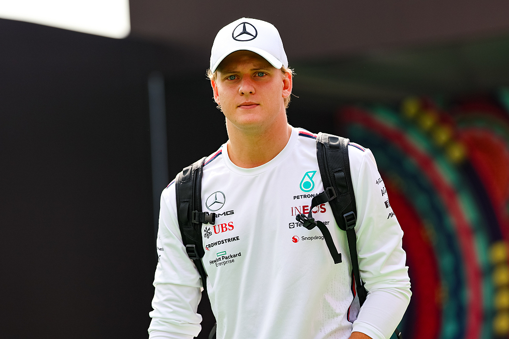 Mick Schumacher in Mercedes outfit as the team's reserve driver enters the paddock before practice during the F1 Grand Prix in Mexico City, Mexico, October 27, 2023. /CFP 