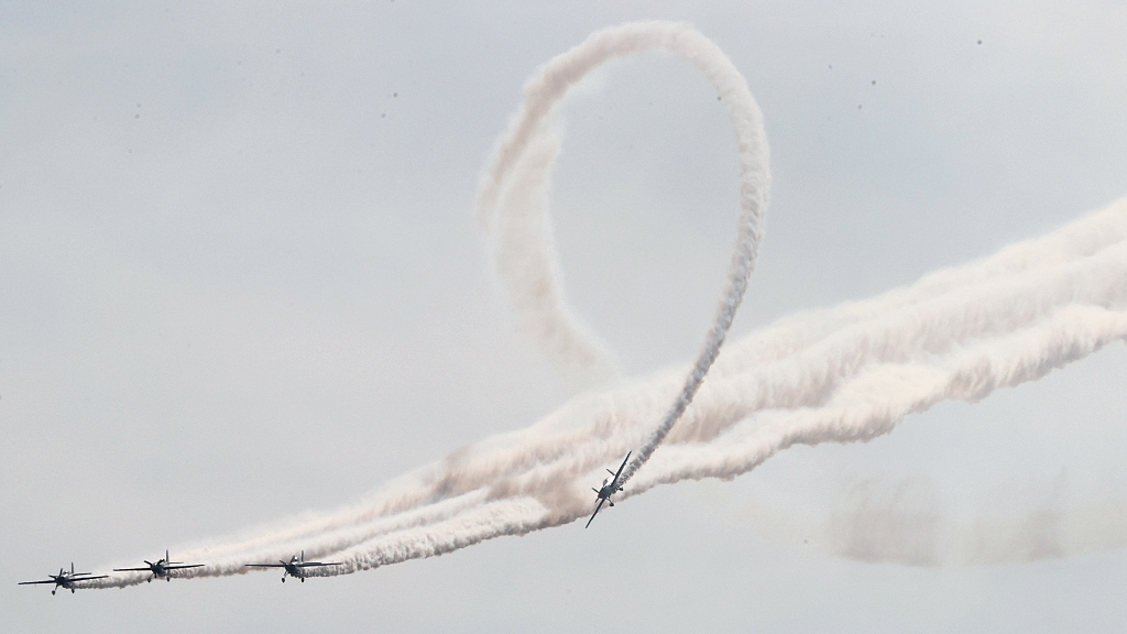 The European Flyby Knights aerobatic team performs stunts at the 2023 AERO Asia show in Zhuhai City, south China's Guangdong Province, November 2023. /CFP