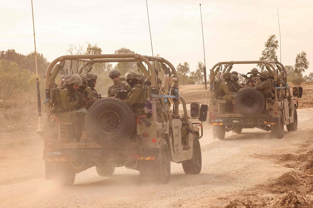 Israeli soldiers reposition in an area in Southern Israel near the Gaza Strip on November 22, 2023. /CFP