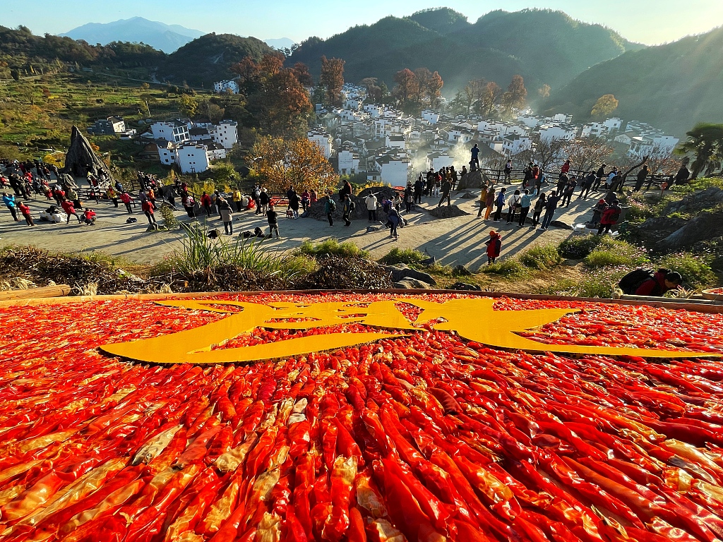 Visitors enjoy the beautiful morning scenery at Shicheng Village in Wuyuan County, east China's Jiangxi Province on November 23, 2023. /CFP