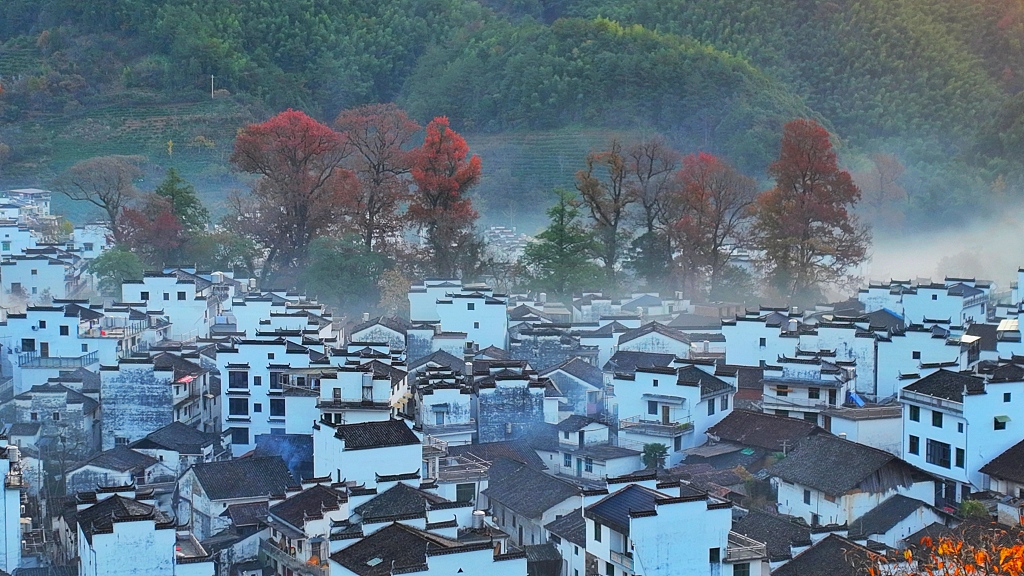Houses in Shicheng Village in Wuyuan County, east China's Jiangxi Province are seen shrouded in early morning mist on November 23, 2023. /CFP