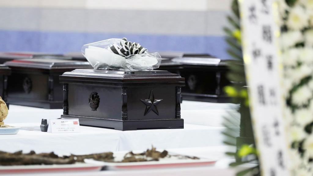 coffins containing the remains of Chinese soldiers killed in the 1950-53 Korean War in Incheon, ROK, November 22, 2023. /Xinhua