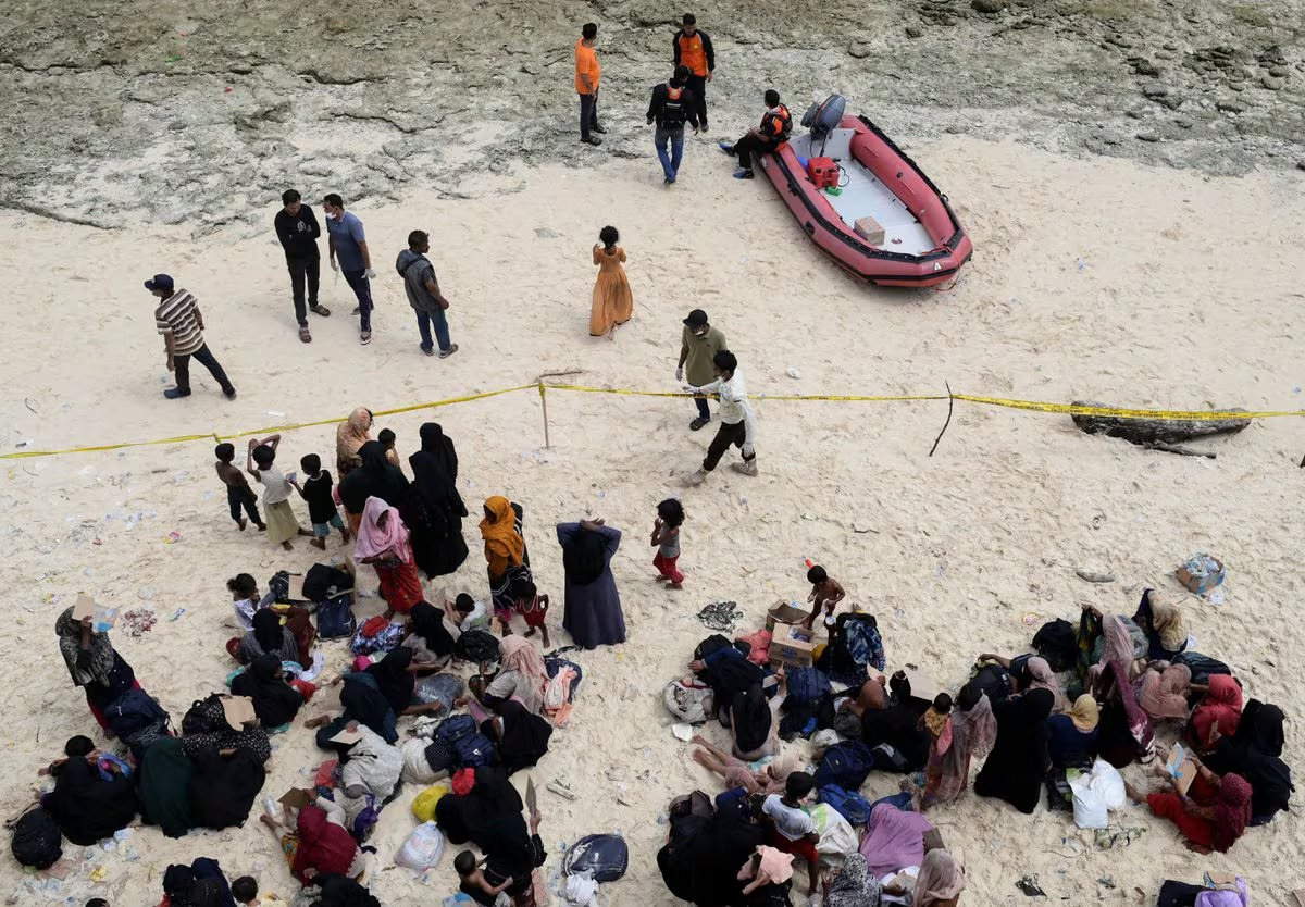 Rohingya Muslims after landing on a beach in Sabang, Aceh province, Indonesia, November 22, 2023. /Reuters