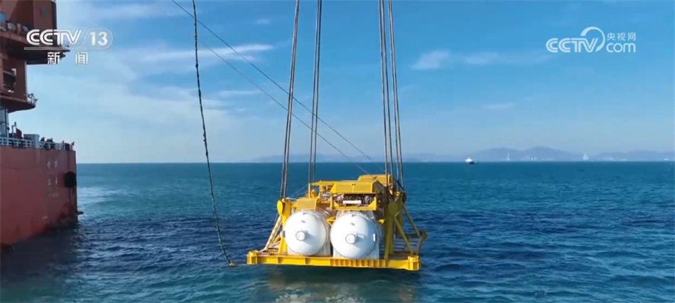 A storage unit of the world's first commercial undersea data center is put into the sea near south China's Hainan Province, November 24, 2023. /CMG
