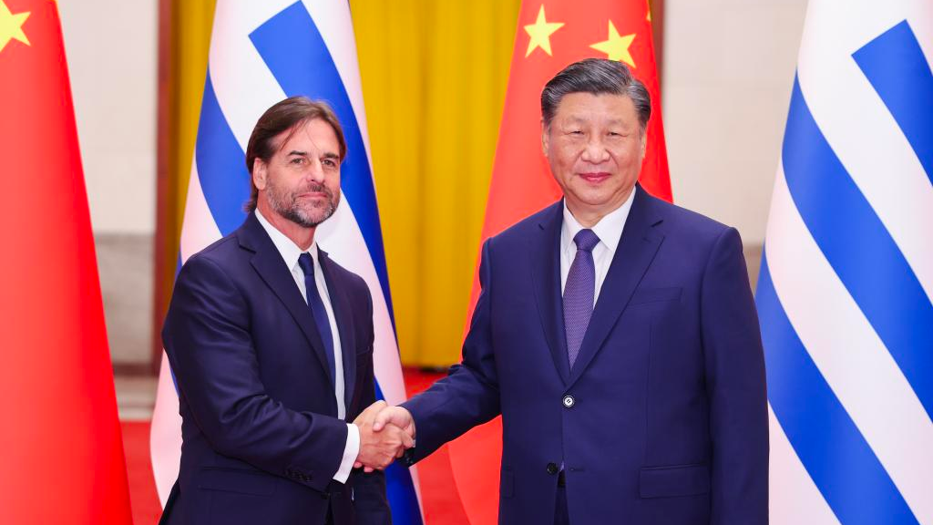 Chinese President Xi Jinping holds a welcoming ceremony for Uruguayan President Luis Alberto Lacalle Pou in the Northern Hall of the Great Hall of the People prior to their talks in Beijing, capital of China, November 22, 2023. /Xinhua