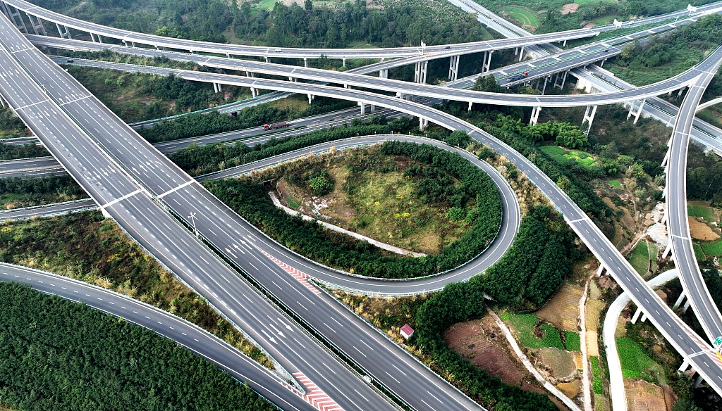An aerial view of the Chengdu-Yibin Expressway in Renshou County, Meishan City of southwest China's Sichuan Province, November 22, 2023. /CFP