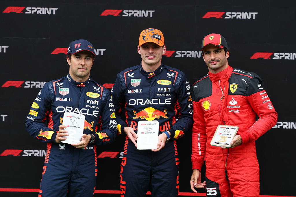Sprint winner Max Verstappen (C), teammate Sergio Perez (L) of Red Bull Racing, and Carlos Sainz of Ferrari hold their trophies after the sprint race ahead of the F1 Grand Prix at Red Bull Ring in Spielberg, Austria, July 1, 2023. /CFP