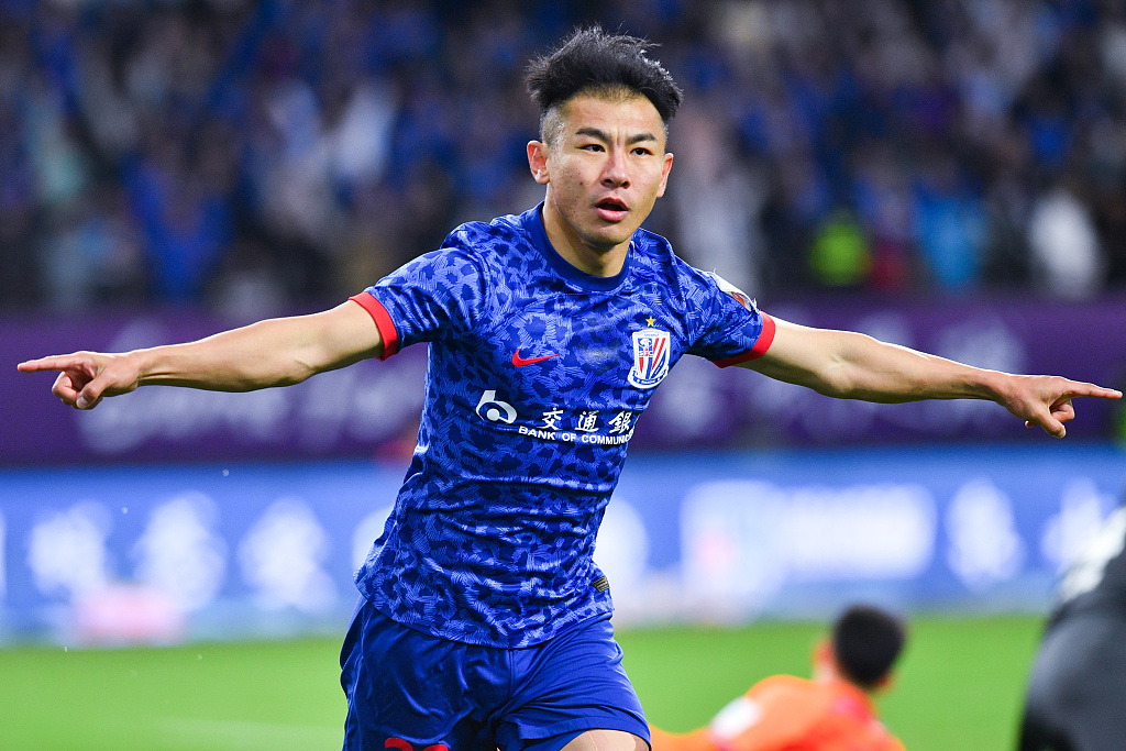 Yu Hanchao of Shanghai Shenhua celebrates after scoring a goal in the China FA Cup final against Shandong Taishan in Suzhou, east China's Jiangsu Province, November 25, 2023. /CFP