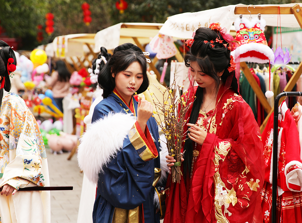 Young people in traditional Chinese costumes attend a temple fair in Yichang, central China's Hubei Province, on January 14, 2023. /CFP
