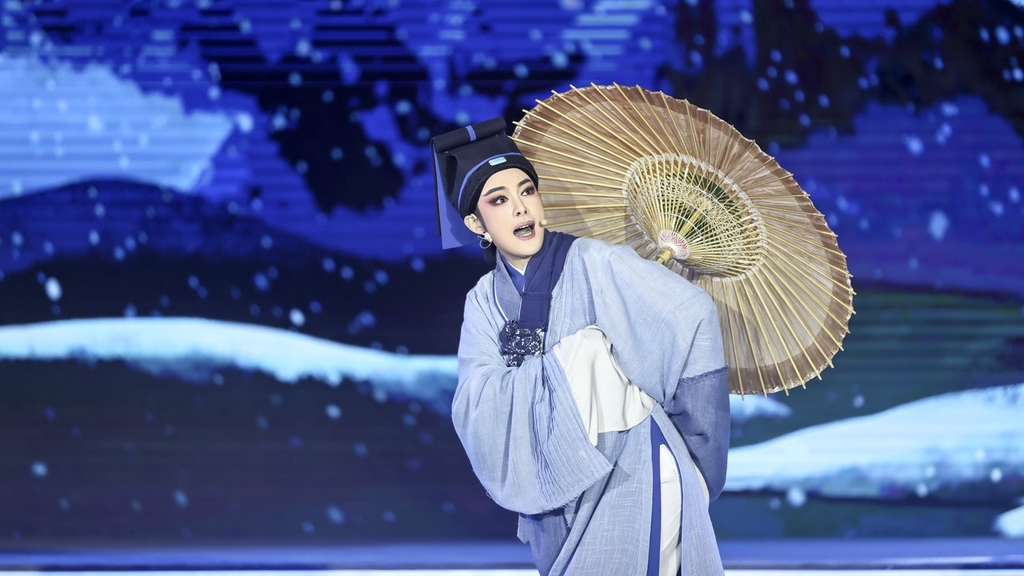 A photo taken on July 23, 2023, shows actress Chen Lijun performing Yueju Opera in Changzhi, Shanxi. /IC 