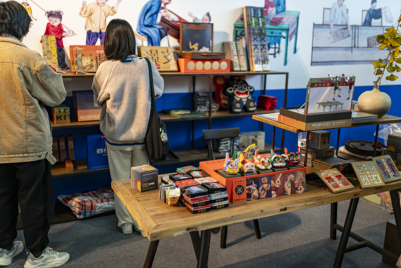 A diverse range of artworks are on display during China Craft Week in Hangzhou City, Zhejiang Province, November 25, 2023. /CFP